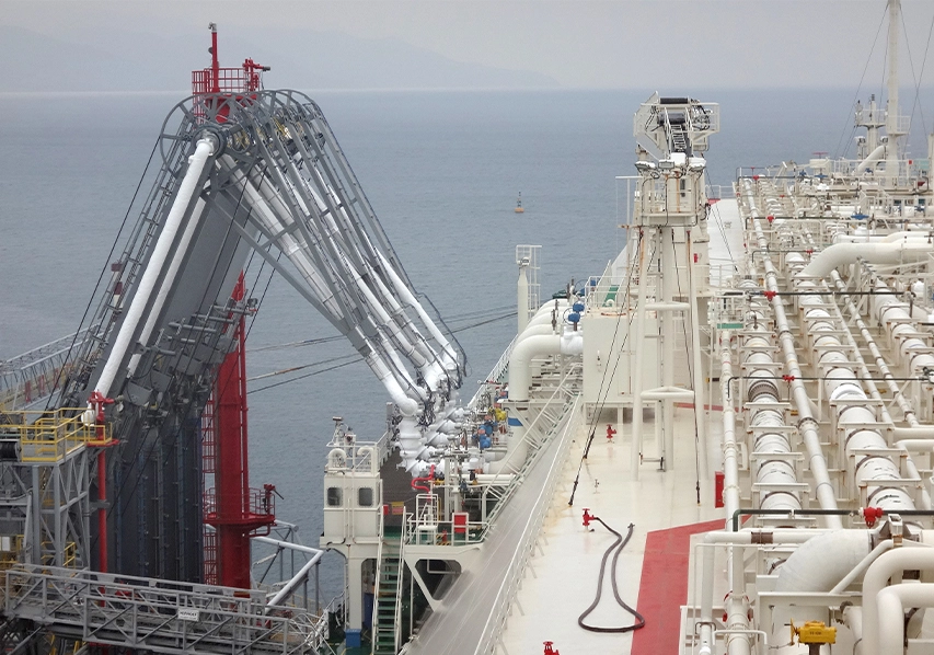 Discharge LNG cargo of liquefied natural gas tanker